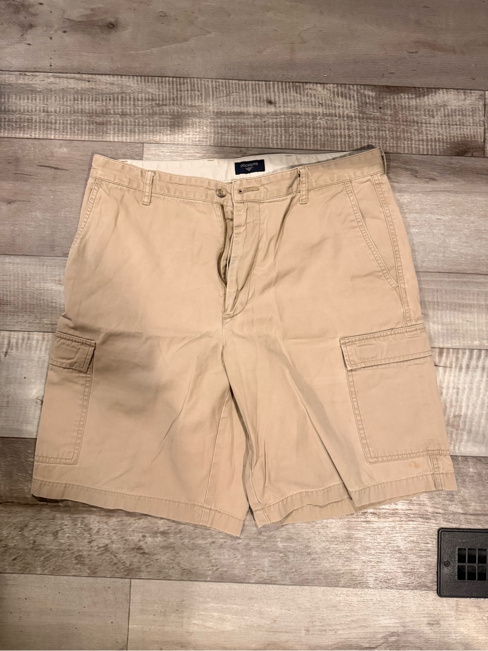 Dockers Men's Beige Cargo Shorts with Side Pockets